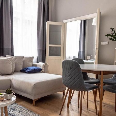Appartamento Maria Topfive With Free Private Parking Budapest Esterno foto
