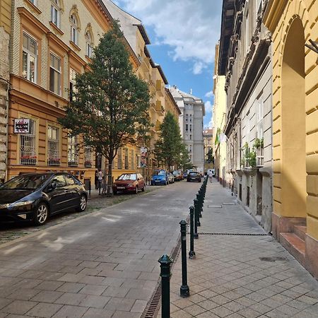 Appartamento Maria Topfive With Free Private Parking Budapest Esterno foto