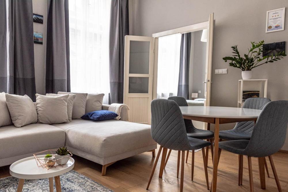 Appartamento Maria Topfive With Free Private Parking Budapest Esterno foto